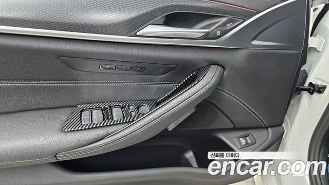 BMW 5 Series 2023 — ფოტო 25/31