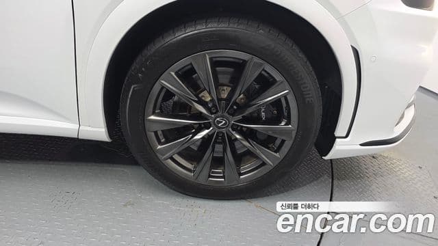 Lexus RX500h 2024 — Şəkil 17/31