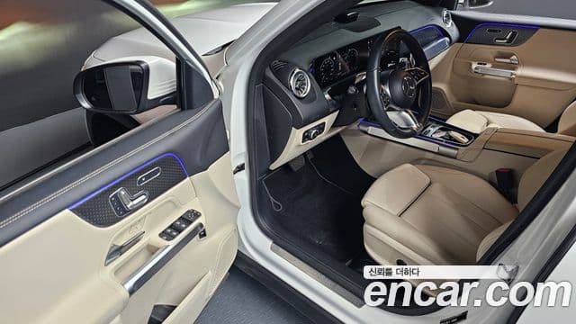 Mercedes-Benz GLB-Class 2024 — Фото 10/20