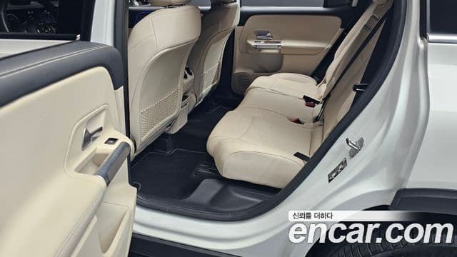 Mercedes-Benz GLB-Class 2024 — Фото 12/20