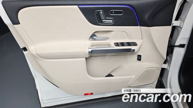 Mercedes-Benz GLB-Class 2024 — ფოტო 30/34