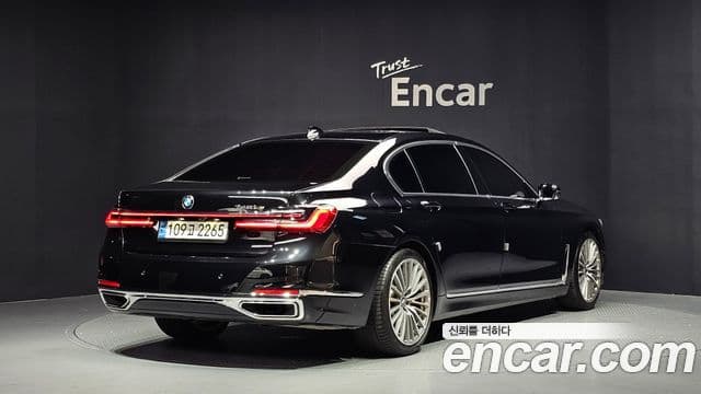 BMW 7 Series 2021 — Photo 14/39