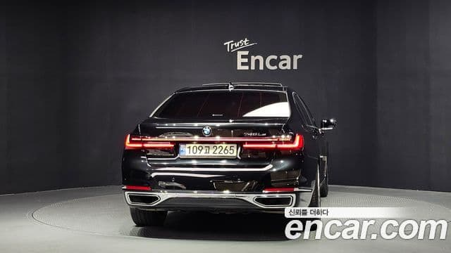 BMW 7 Series 2021 — Photo 9/39