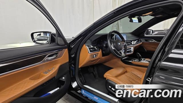 BMW 7 Series 2021 — Photo 11/39