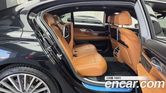 BMW 7 Series 2021 — Photo 15/39