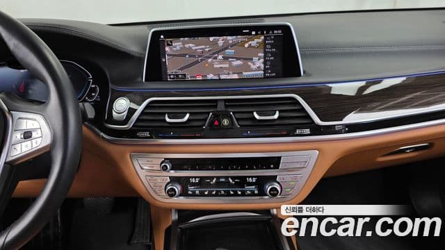 BMW 7 Series 2021 — Photo 24/39