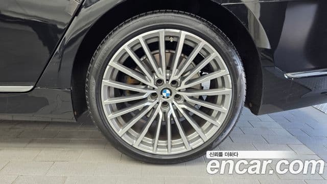 BMW 7 Series 2021 — Photo 16/39