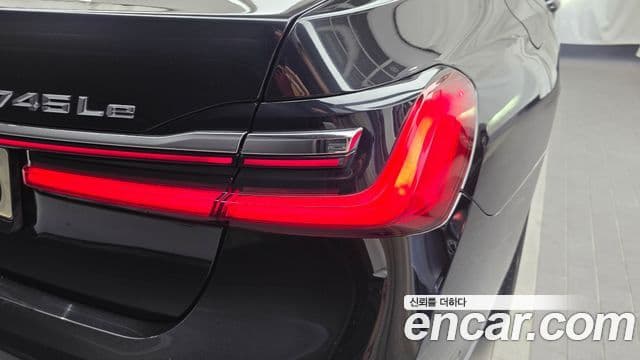 BMW 7 Series 2021 — Photo 28/39