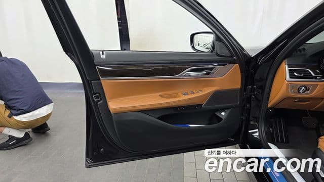 BMW 7 Series 2021 — Photo 38/39