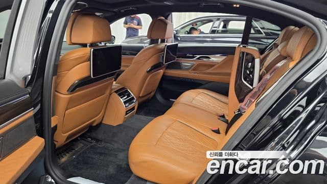 BMW 7 Series 2021 — Photo 29/39
