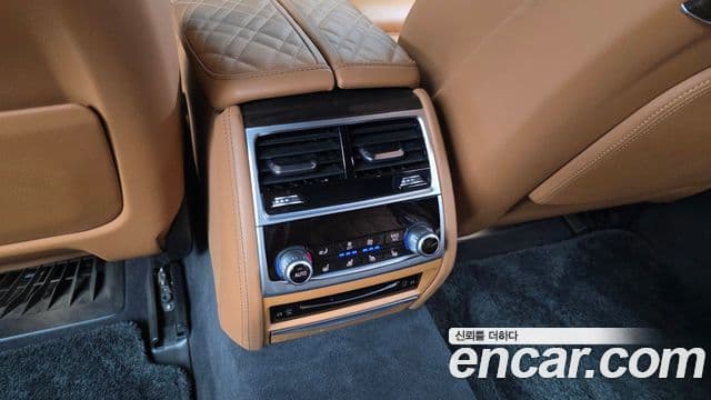 BMW 7 Series 2021 — Photo 8/39