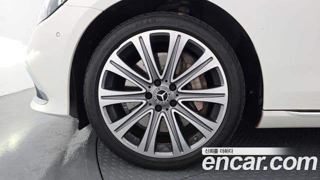 Mercedes-Benz E-Class 2022 — Şəkil 19/20