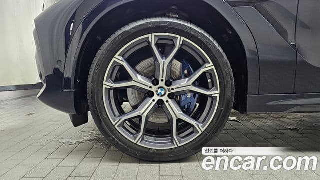 BMW X6 2023 — Photo 29/33