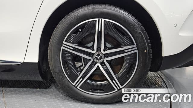Mercedes-Benz EQE 2024 — ფოტო 12/30