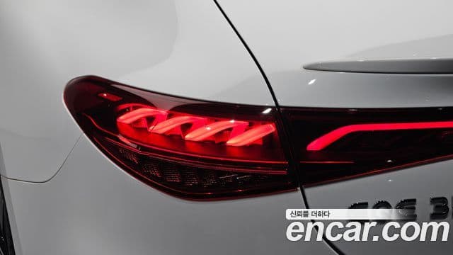 Mercedes-Benz EQE 2024 — ფოტო 18/30
