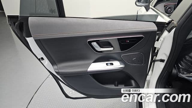 Mercedes-Benz EQE 2024 — ფოტო 15/30