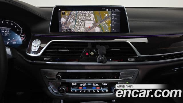 BMW 7 Series 2019 — ფოტო 16/34