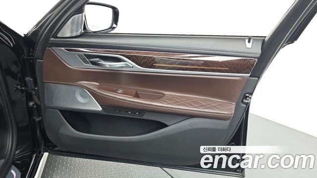 BMW 7 Series 2019 — ფოტო 19/34