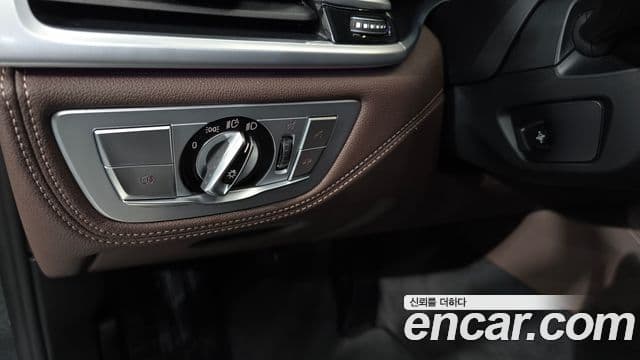 BMW 7 Series 2019 — ფოტო 27/34
