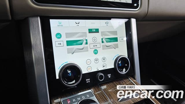 Land Rover Range Rover 2021 — Photo 24/37