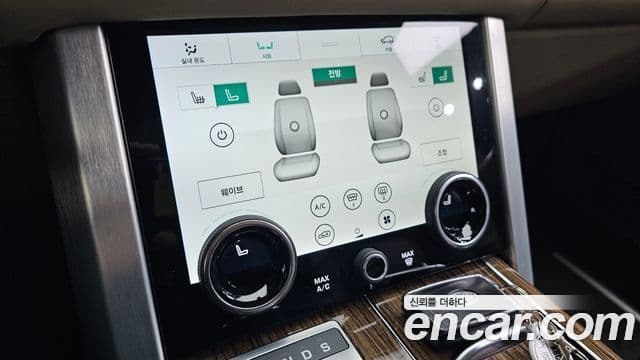 Land Rover Range Rover 2021 — Photo 28/37