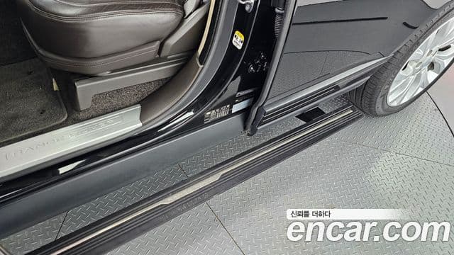 Land Rover Range Rover 2021 — Photo 34/37