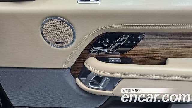 Land Rover Range Rover 2021 — Photo 19/37