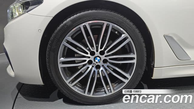 BMW 5 Series 2020 — Şəkil 18/33