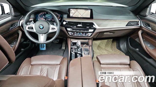 BMW 5 Series 2020 — Şəkil 26/33