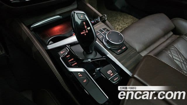 BMW 5 Series 2020 — Şəkil 23/33
