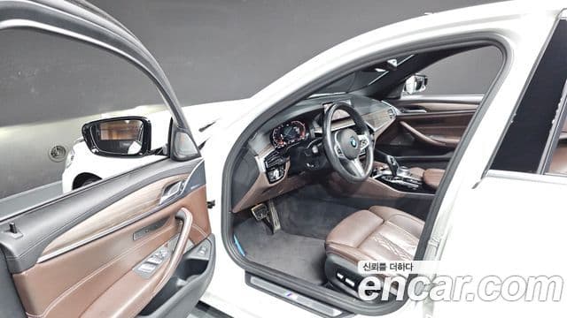 BMW 5 Series 2020 — Şəkil 25/33