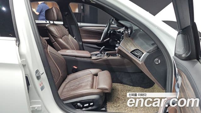 BMW 5 Series 2020 — Şəkil 11/33