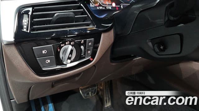 BMW 5 Series 2020 — Şəkil 15/33