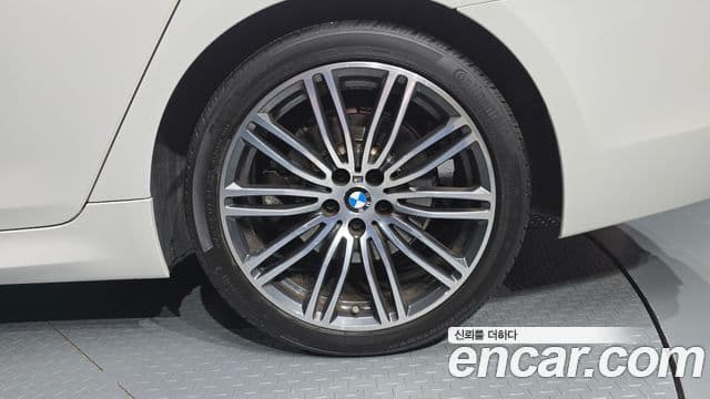 BMW 5 Series 2020 — Şəkil 33/33