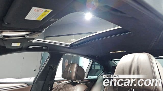 BMW 5 Series 2020 — Şəkil 21/33