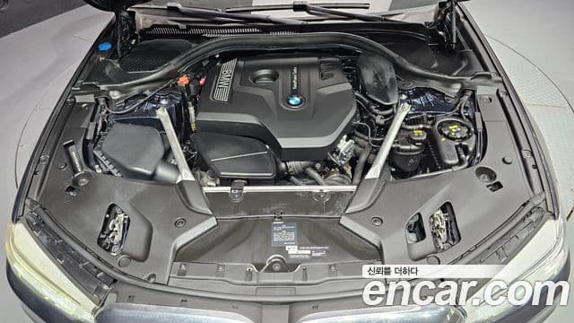BMW 5 Series 2018 — Şəkil 9/20