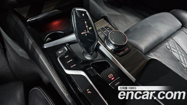 BMW 5 Series 2018 — Şəkil 17/20