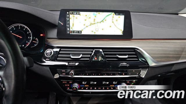BMW 5 Series 2018 — Şəkil 14/20