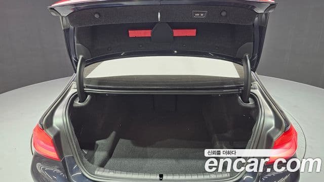 BMW 5 Series 2018 — Şəkil 15/20