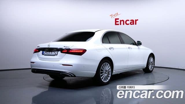 Mercedes-Benz E-Class 2023 — Şəkil 12/20