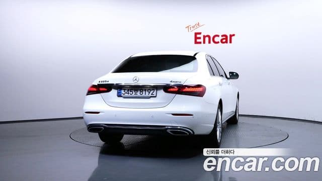 Mercedes-Benz E-Class 2023 — Şəkil 18/20