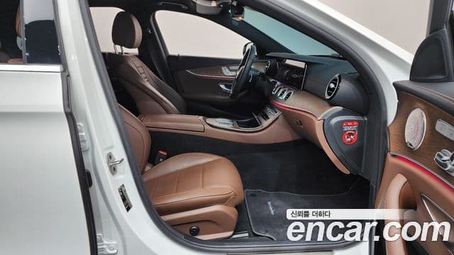 Mercedes-Benz E-Class 2023 — Şəkil 17/20