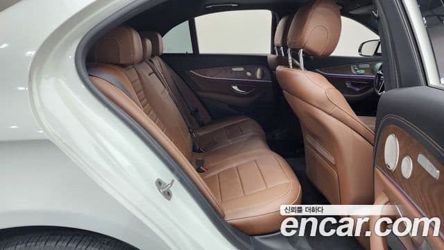 Mercedes-Benz E-Class 2023 — Şəkil 7/20