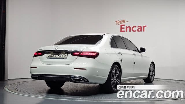 Mercedes-Benz E-Class 2021 — Фото 2/20