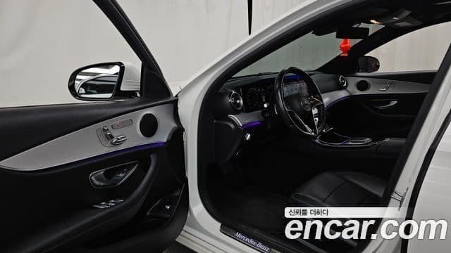 Mercedes-Benz E-Class 2021 — Фото 10/20