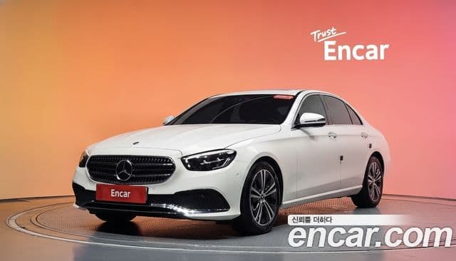 Mercedes-Benz E-Class 2021 — Фото 1/20