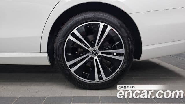 Mercedes-Benz E-Class 2021 — ფოტო 18/35