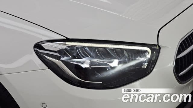 Mercedes-Benz E-Class 2021 — ფოტო 22/35