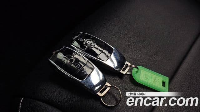 Mercedes-Benz E-Class 2021 — ფოტო 15/35