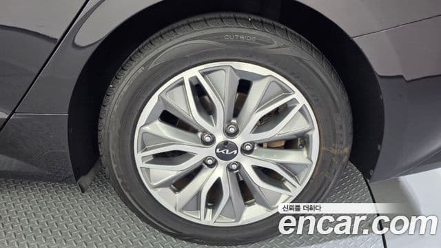 Kia K5 2023 — Şəkil 26/36